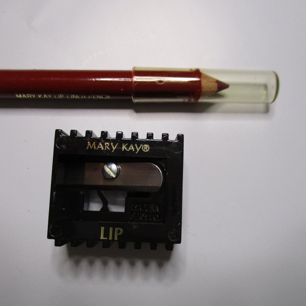 MARY KAY ~ Lot Lip liner pencil sharpener and one travel sized BEST BERRY pencil